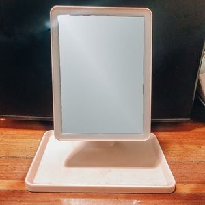Makeup mirror with tricolored light